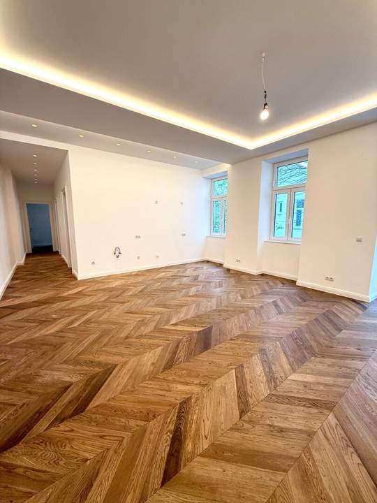 Luxuriöse Altbauwohnung mit zwei Balkonen in Toplage des 3. Bezirks