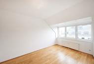 Super geschnittene 2-Zimmer-Wohnung im Dachgeschoss!