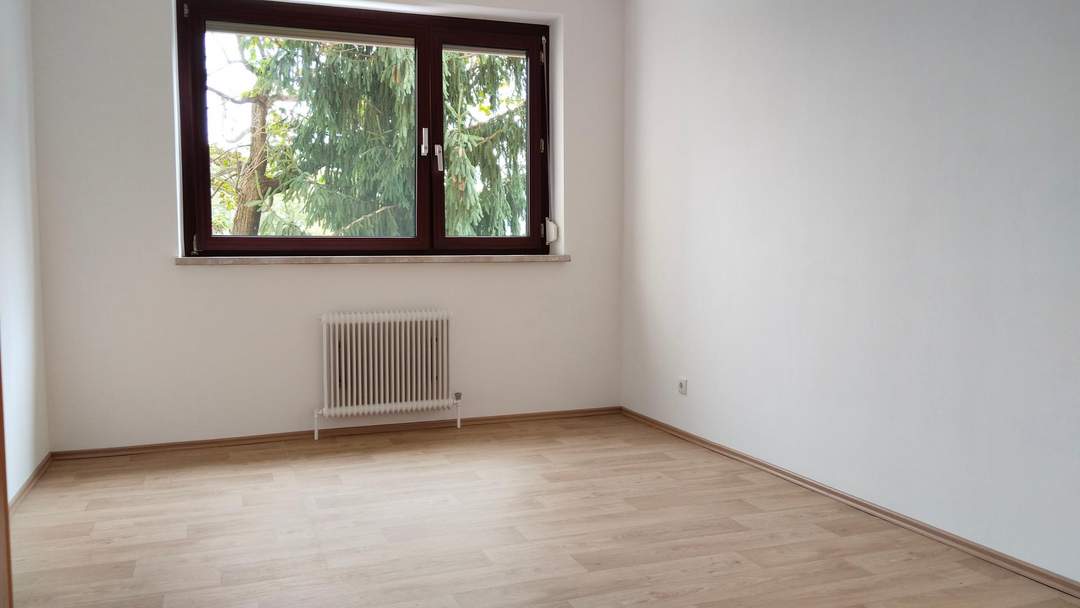 Frisch Renovierte 2-Zimmer Wohnung mit Loggia