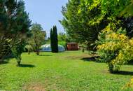 Mehrfamilienhaus mit Park