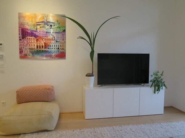 Möblierte Traumwohnung mit 2 Zimmern und einem ca. 14 m² großen Balkon im exklusiven Teil des Sonnwendviertels