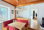 Charmantes Zweifamilienhaus mit zwei separaten Eingängen, kleinem Garten und attraktivem Sanierungspotenzial!