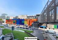 Entertainment Center Gasometer | Geschäftsfläche mit Glasvitrinen und Balkon zu mieten