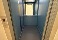 Neuwertige 4 Zimmer DG-Wohnung! Luftwärmepumpe für Fußbodenheizung und -kühlung! Blower-Door-Gutachten!