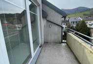 Schöne, geförderte 3 Zimmer-Dachgeschosswohnung mit Balkon