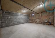 LAGERFLÄCHE IM SANIERTEN ALTBAU