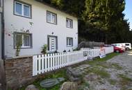 Wohnhaus mit zwei Einheiten und Donaublick
