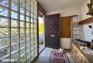 Bungalow mit zwei Wohneinheiten auf rund 1.800 m² großem Grundstück in Seewalchen am Attersee