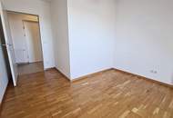 TERRASSENHIT, UNBEFRISTET, 84 m2 Dachgeschoß mit 64 m2 Terrasse, Wohnküche, 2 Zimmer, Wannenbad, Parketten, Fernblick, Holbeingasse