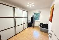 Bungalow mit großzügigem Nebengebäude, Terrasse und nachhaltiger Heiztechnik