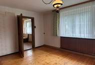 Einfamilienhaus mit Nebengebäuden