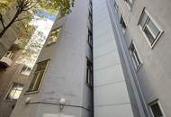 ROHDIAMANT IN TOPLAGE! U6 DIREKT. SANIERUNGSBEDÜRFTIGE 3,5 ZIMMER. FISCHGRÄTPARKETT.