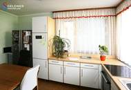 Solides Einfamilienhaus mit 3 Zimmer, Terrasse, großer Garten und 2 Garagen und Nebengebäude