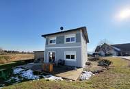 Modernes Niedrigenergiehaus in ruhiger Siedlungslage von Fürstenfeld. Durchdachte Raumaufteilung, großzügiger Garten und viel Platz!