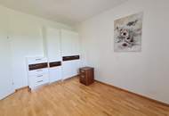 Ästhetische Erdgeschoßwohnung mit großem Eigengarten samt zwei separaten Carports