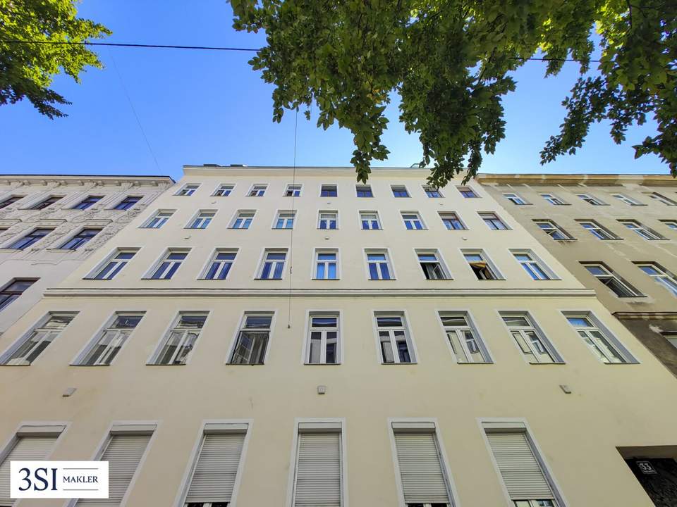 Familienfreundlicher Altbau mit Potenzial – großzügige 4-Zimmer-Wohnung mit Balkon in zentraler Lage