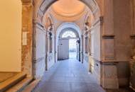 Luxuriöse Altbauwohnung in einem prächtigen historischen Haus in der Nähe des Servitenviertels und des Lycée