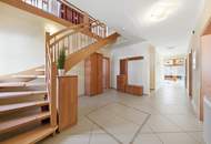 IMPOSANTER LANDSITZ FÜR HOHE ANSPRÜCHE! GROßZÜGIGE WOHN-UND NUTZFLÄCHEN SOWIE ÜBER 5000 m2 LAND