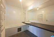 Sonnige 2-Zimmer DG-Wohnung mit Südwestterrasse bei der U3 Kendlerstraße