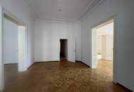 UNBEFRISTET - Repräsentative 9-Zimmer Altbauwohnung mit Balkon und Blick auf das Rathaus – ca. 293 m² in bester Innenstadtlage - auch ideal als Büronutzung