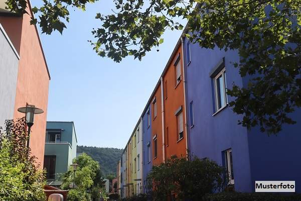 Renovierungs-/Sanierungsprojekt: Stark vernachlässigtes EFH-Reihenhausanteil wartet auf neues Leben