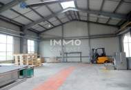 Große Produktionshalle auch beheizbar und Nebentrakt mit 740 m² Nutzfläche (Einfahrtstor 350x470) Industrieboden.