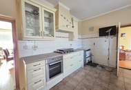 Geräumiges Bauernhaus samt großem Nebengebäude im Bauland