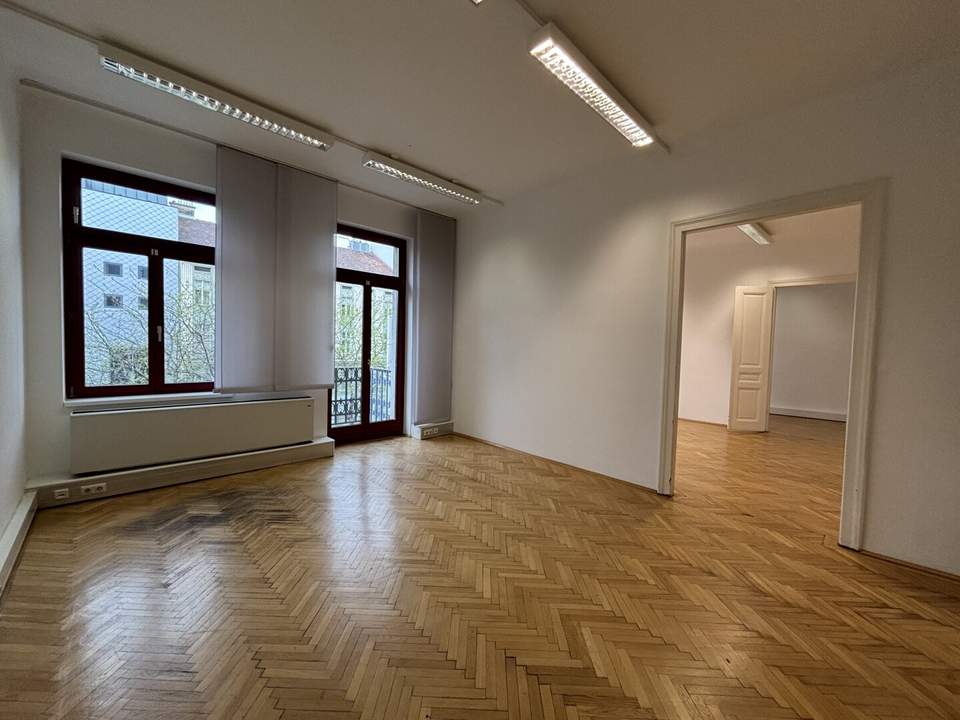 1060! City Office mit Balkon direkt auf der Mariahilfer Straße!
