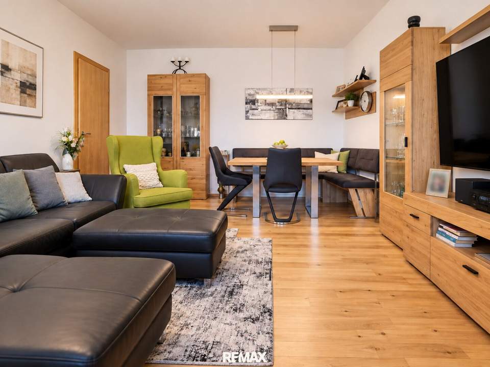 Gepflegte, voll möblierte Wohnung mit Garage, Lift &amp; verglaster Loggia in Enns