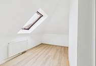 Sanierte, zentrumsnahe 2-Zimmer Dachgeschosswohnung mit Innenhof Parkplatz in der Hasnerstraße 5