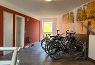 SEHR NIEDRIGE HEIZKOSTEN – BARRIEREFREIE 3-ZIMMER-WOHNUNG MIT BALKON und Autoabstellplatz