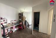 NEU: Viel Platz für Familie, Hobby und Werkstatt – Einfamilienhaus mit 4 Garagen und neuem Dach