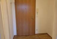 helle 1-Zimmer Wohnung mit unverbaubarem Blick