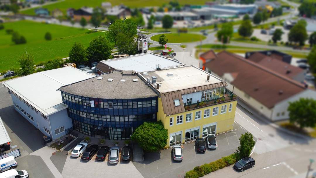 Modernes Büro mit großzügiger Terrasse im Gewerbegebiet Obertrum