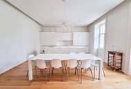 Luxuriöse Altbauwohnung in einem prächtigen historischen Haus in der Nähe des Servitenviertels und des Lycée