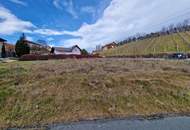 Schönes Baugrundstück mit Sicht auf Weinberge.