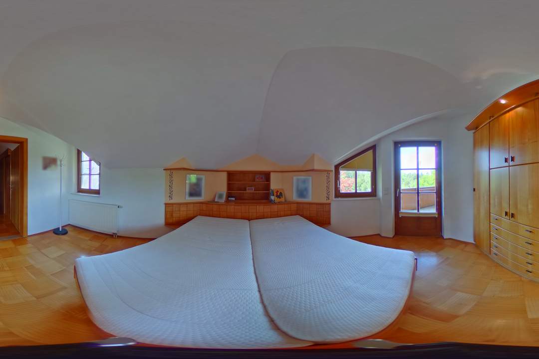 Einfamilienhaus mit Pool, Garten & Aussicht – Praxis & Mietpotential