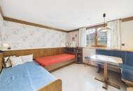 Gepflegtes Einfamilienhaus mit vielseitiger Raumaufteilung und liebevoller Gartenanlage