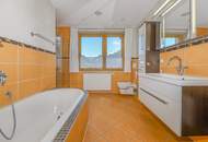 Hochwertige Dachgeschosswohnung mit schönem Ausblick in Ruhelage