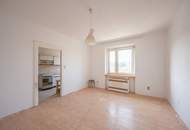 ++NEU++ Ruhige 2-Zimmer Altbau-Wohnung mit getrennter Küche, viel Umbau-Potenzial!