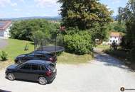 Großpetersdorf: Neuwertiges Zweifamilienhaus in Aussichtslage