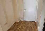 Kleine 2 Zimmerwohnung mit großem Westbalkon und Einbauküche!
