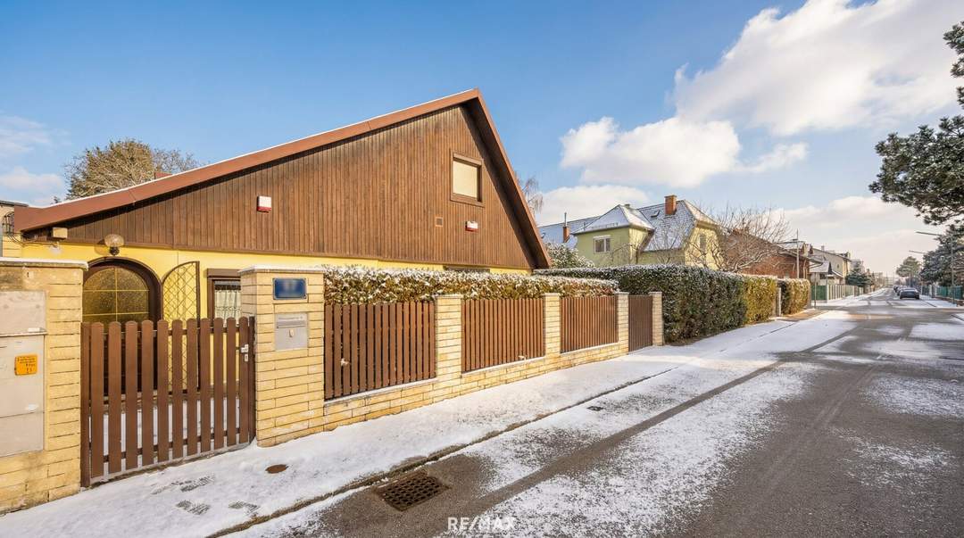 Knusperhäuschen mit gut geschnittenem Grundstück in Grünruhelage