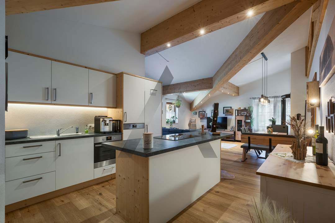 Miete: Neuwertige Dachgeschosswohnung