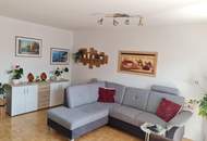 Sonnige, schöne 2 Zimmer Wohnung mit großem Balkon