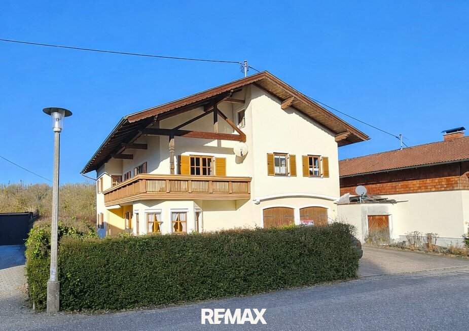 Gepflegtes Wohnhaus in Burg- und Seenähe