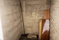 Sanierungsbedürftige 2 Zimmerwohnung mit hofseitigen Balkon - freier Mietzins