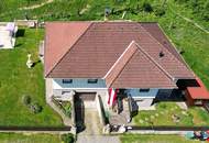 Modernes Einfamilienhaus mit Pool, Garage und großzügigem Garten