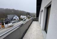 GROßZÜGIGE 4-ZIMMER DACHGESCHOSSWOHNUNG MIT BALKON! SOFORT VERFÜGBAR!