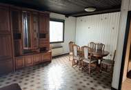 2 stark renovierungsbedürftige Häuser auf einem Grundstück mit schöner Fernsicht zu verkaufen